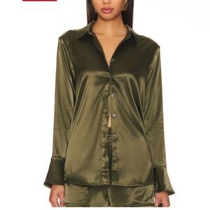 NWT Remi x Revolve Serena button up satin shirt Forrest green blouse M